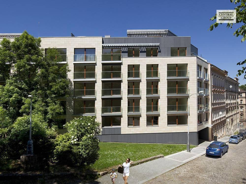 Mozart Central Apartments With Garage Prága Kültér fotó